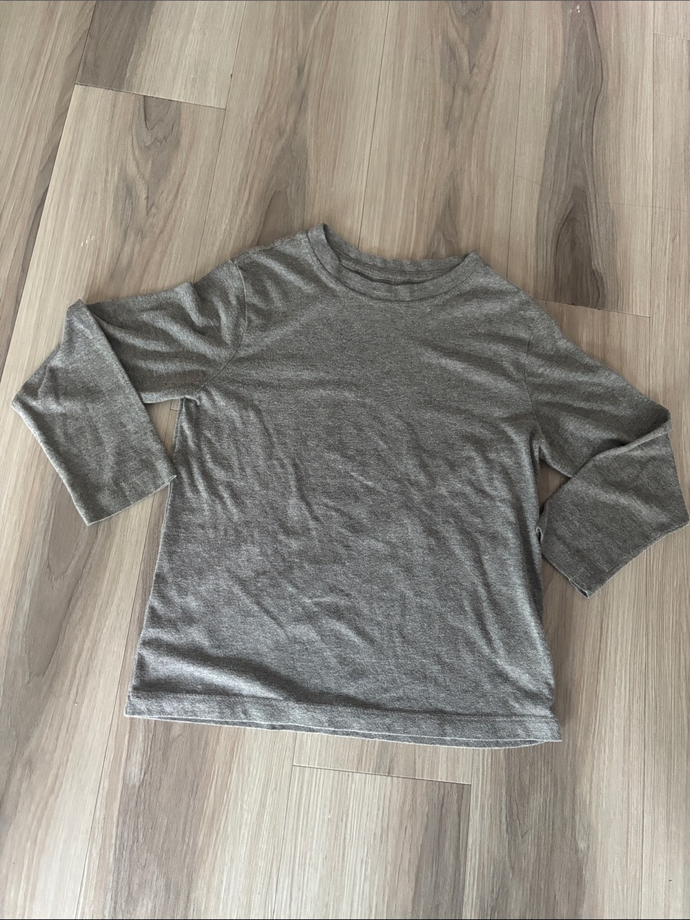 Old Navy Kids Long Sleeve Tee in Heather Gray